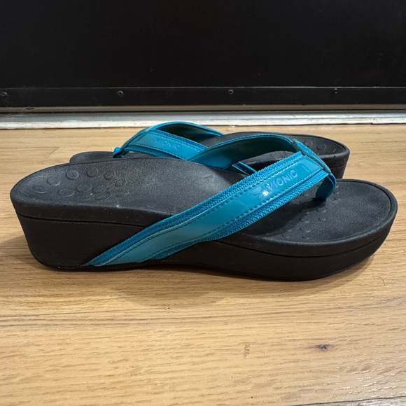 Vionic Black and Teal Flip Flops - Picture 5 of 9